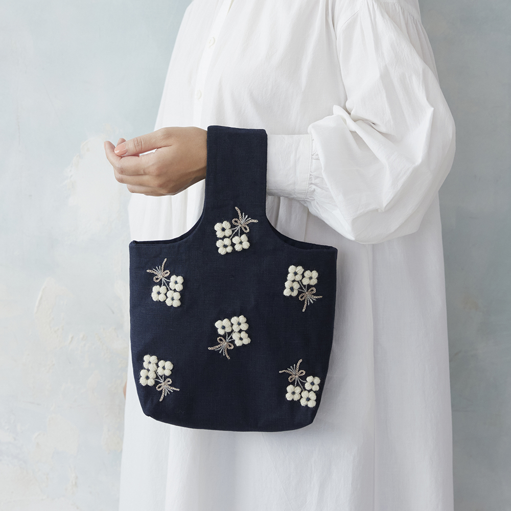 小さなお花の刺繍モチーフ〈ワンハンドルバッグ〉
