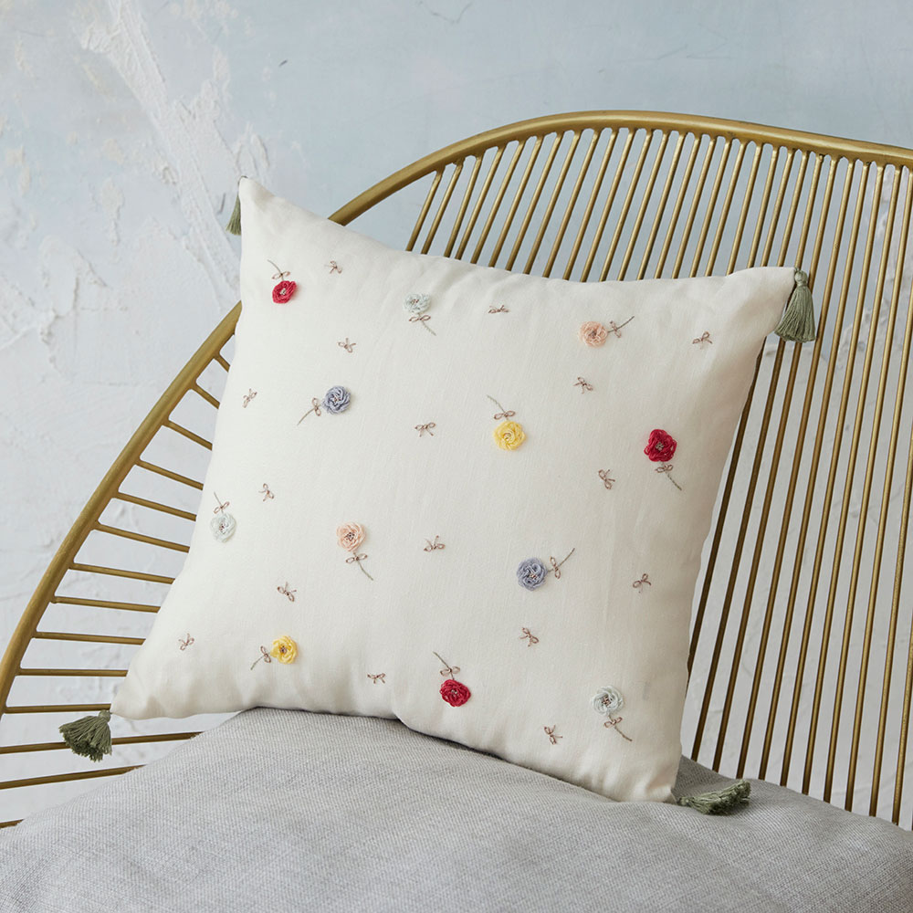 小さなお花の刺繍モチーフ〈ミニクッション〉