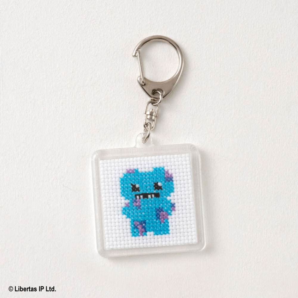 ファグラークロスステッチキーホルダーキット［ギャップトゥース］