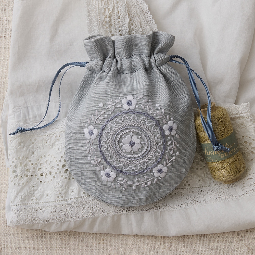 ユニークなステッチが学べる レースみたいな刺繍で彩る布こもの［まんまるきんちゃく］