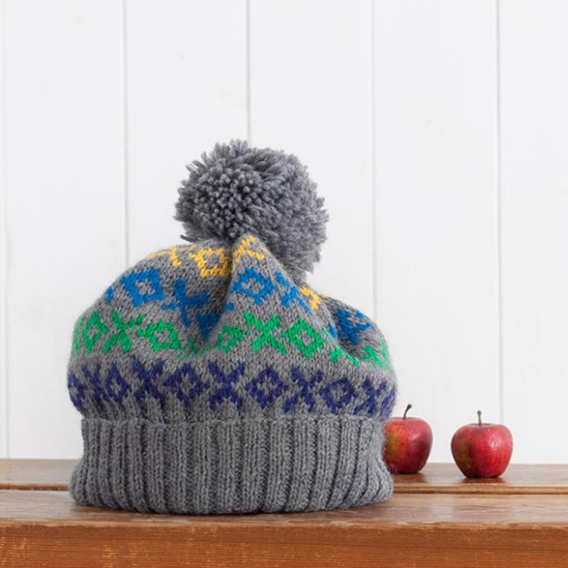 すぎやまともさんの編み込み模様のニット帽