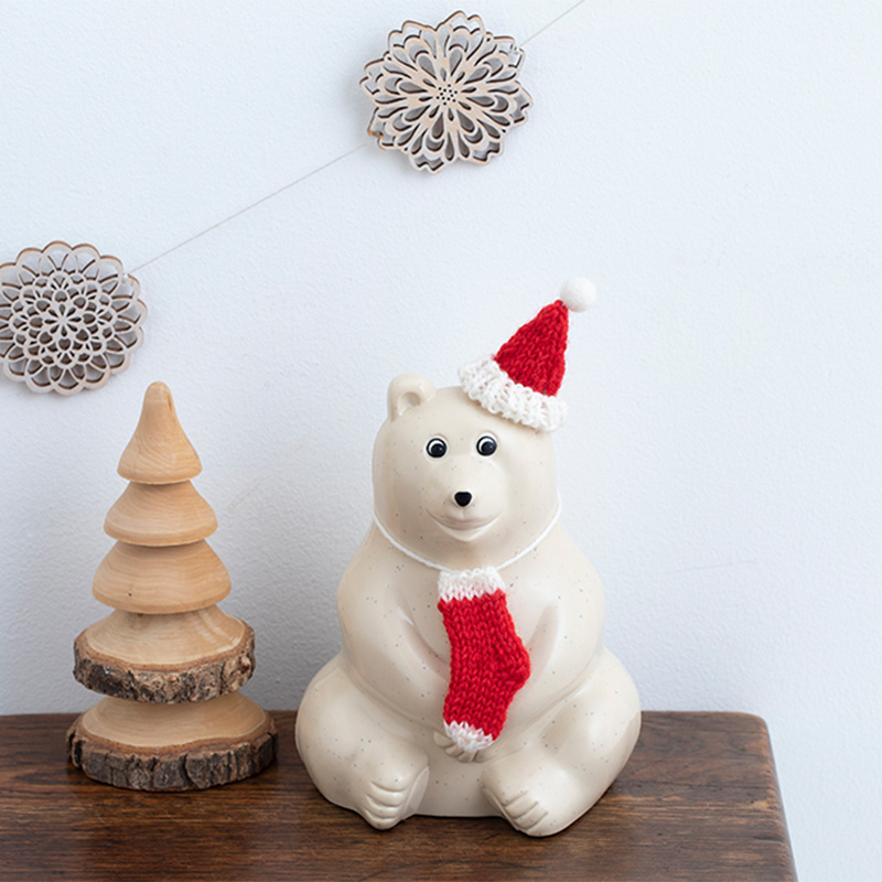 棒針編みで編む フィンランドの白くま貯金箱「サンタ帽＆くつ下」