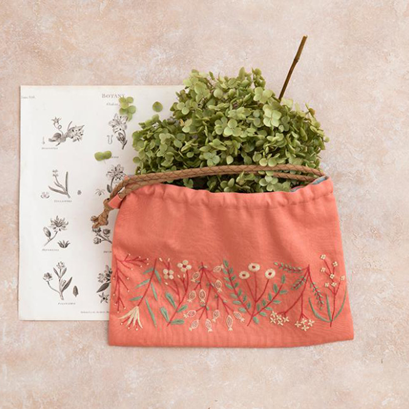 マカベアリスさんの風にゆれる植物の巾着バッグ