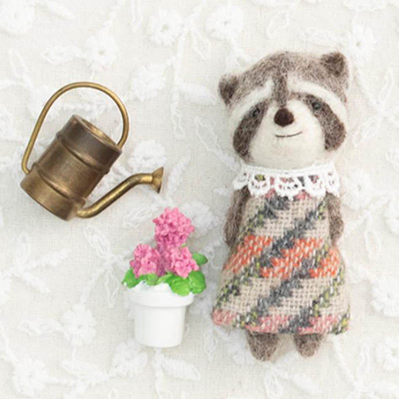 Fluffy Maryさんの 羊毛フェルトでつくる動物ブローチ〈アライグマ〉