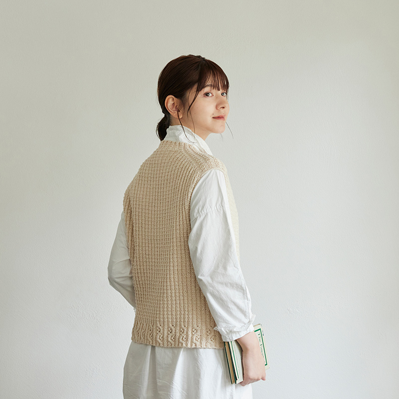 AND WOOL 村松啓市さんの リンクス模様のベスト［生成り］