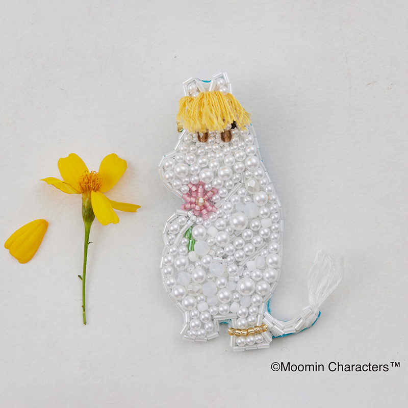 ムーミン ビーズ刺しゅうブローチ〈スノークのおじょうさん〉