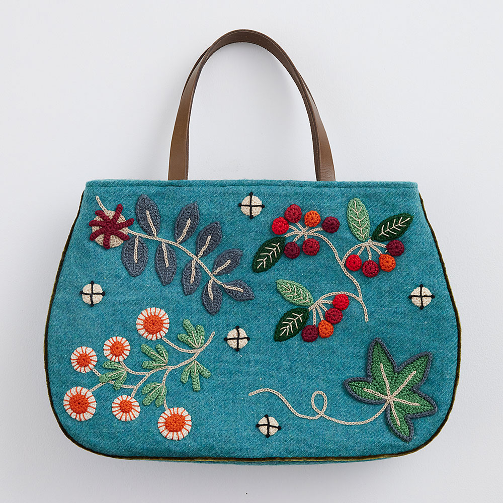 下田直子さんの クロッシェパッチのツイードバッグ