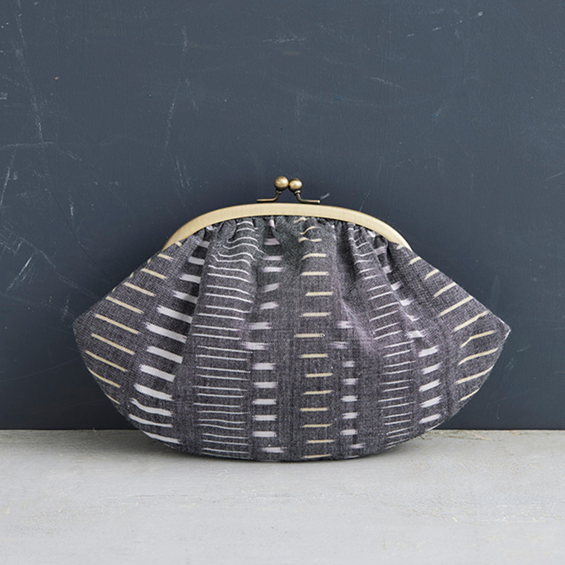 越膳夕香さんの久留米絣で作る くし形口金のギャザーポーチ