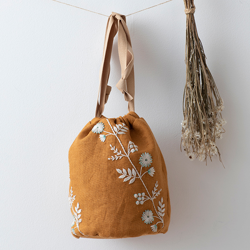 マカベアリスさんの丸底の巾着バッグ