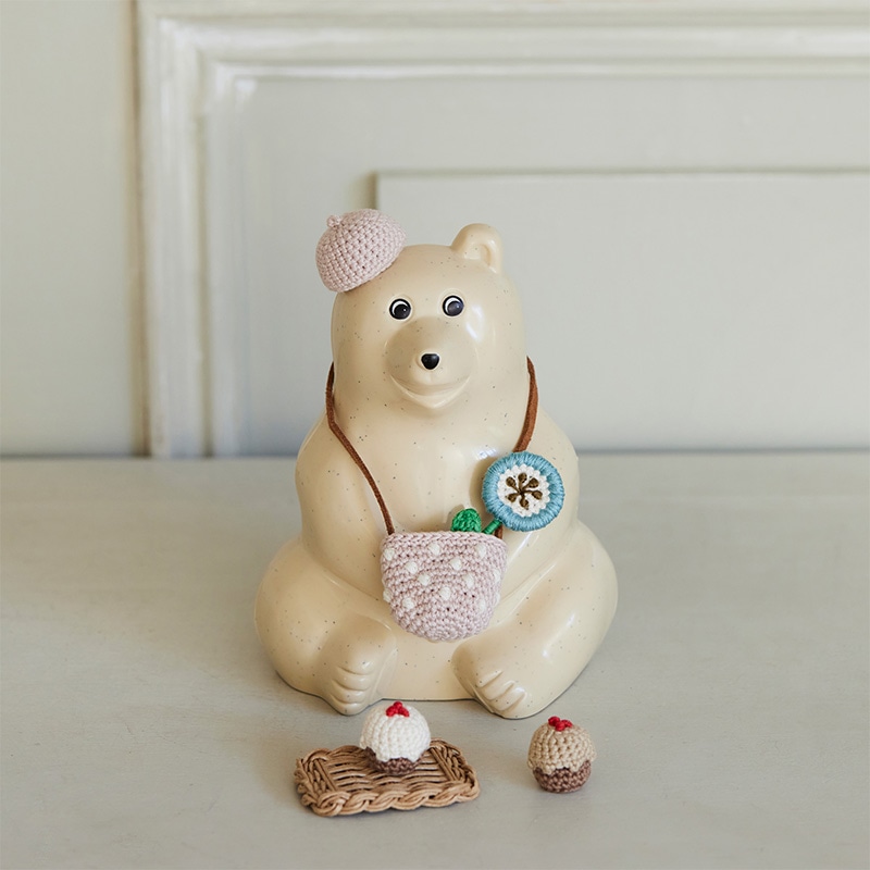 cocochiさんのかぎ針編み フィンランドの白くま貯金箱 お花見セット「カップケーキ」