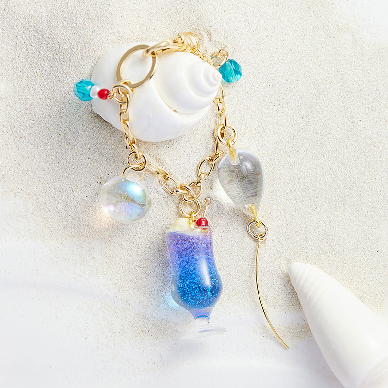 地球屋さんのレジンキット クリームソーダのバッグチャーム［星空］