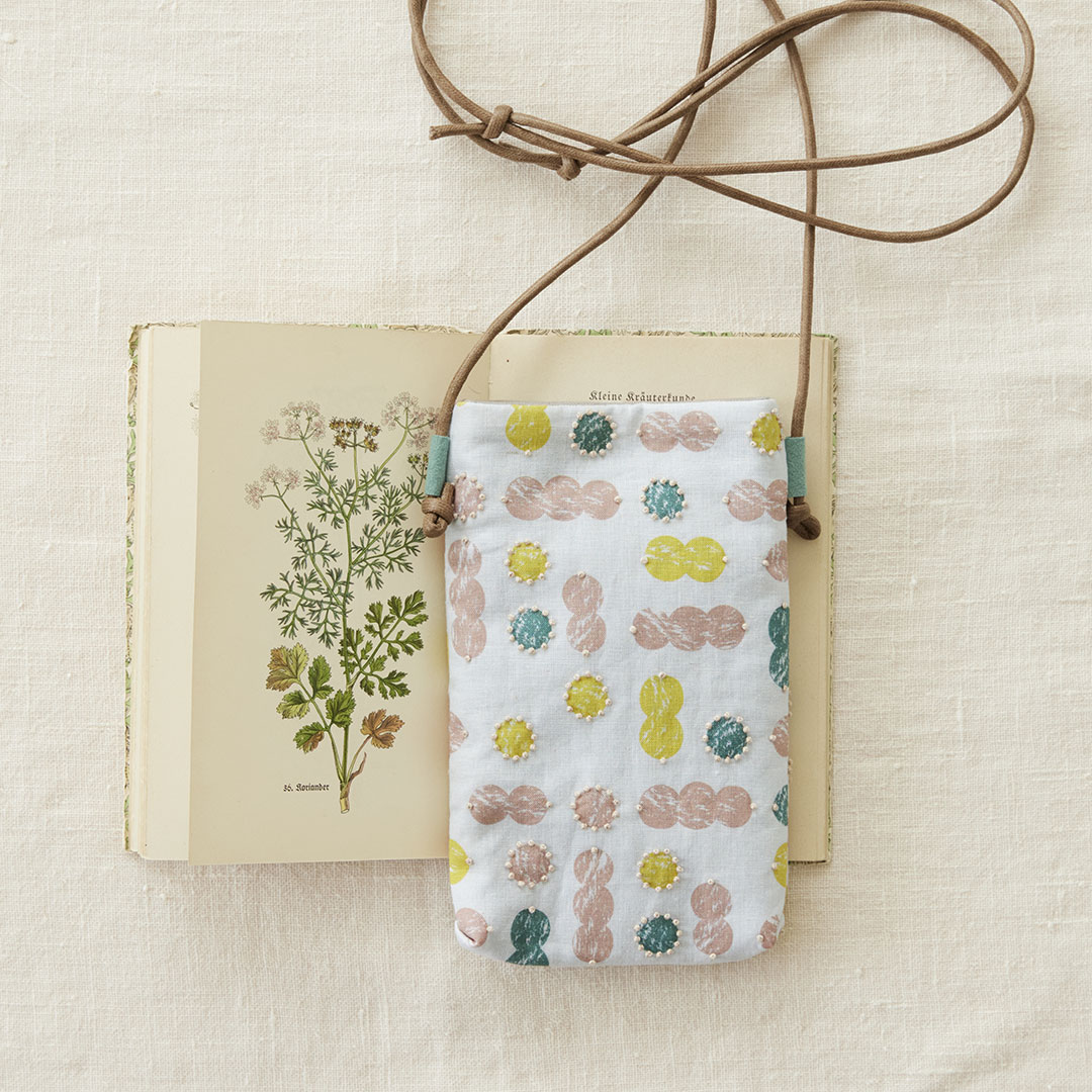 fabrica uka オリジナルファブリックのスマホショルダー「dumpling−」