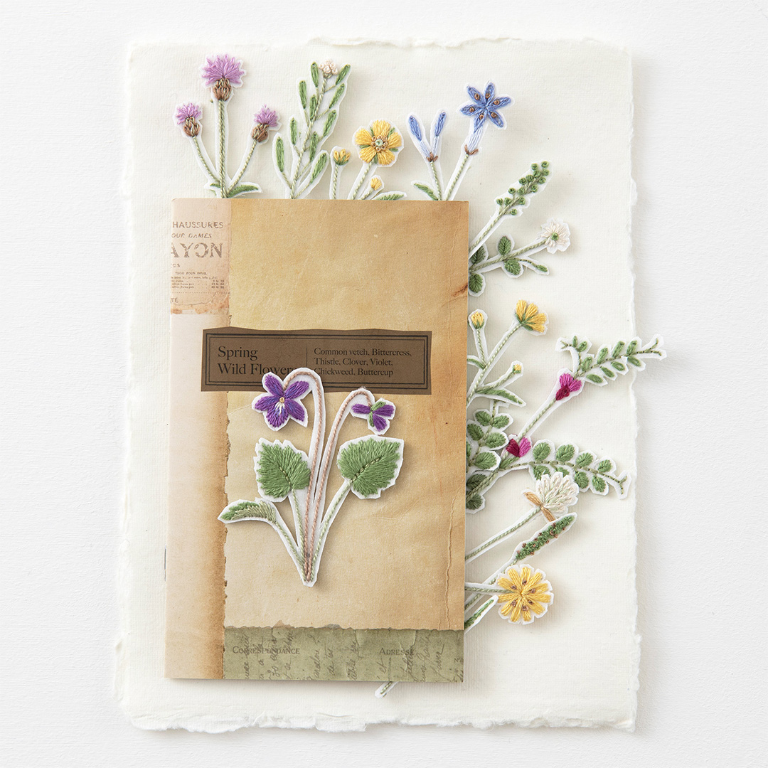 青木和子さんの刺しゅう「春のノート」