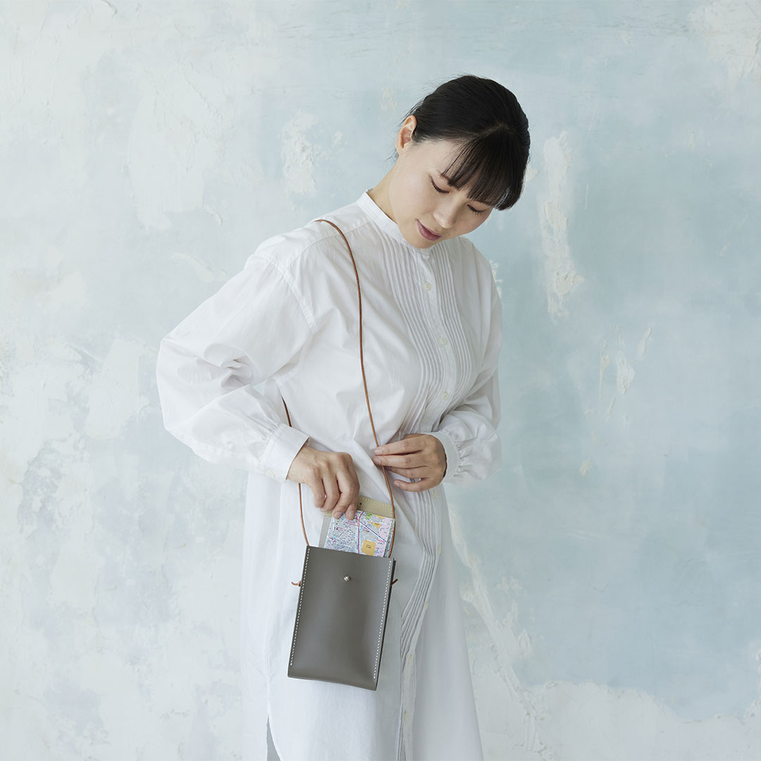 .URUKUSTさんの革小物【ミニポシェット】グレー