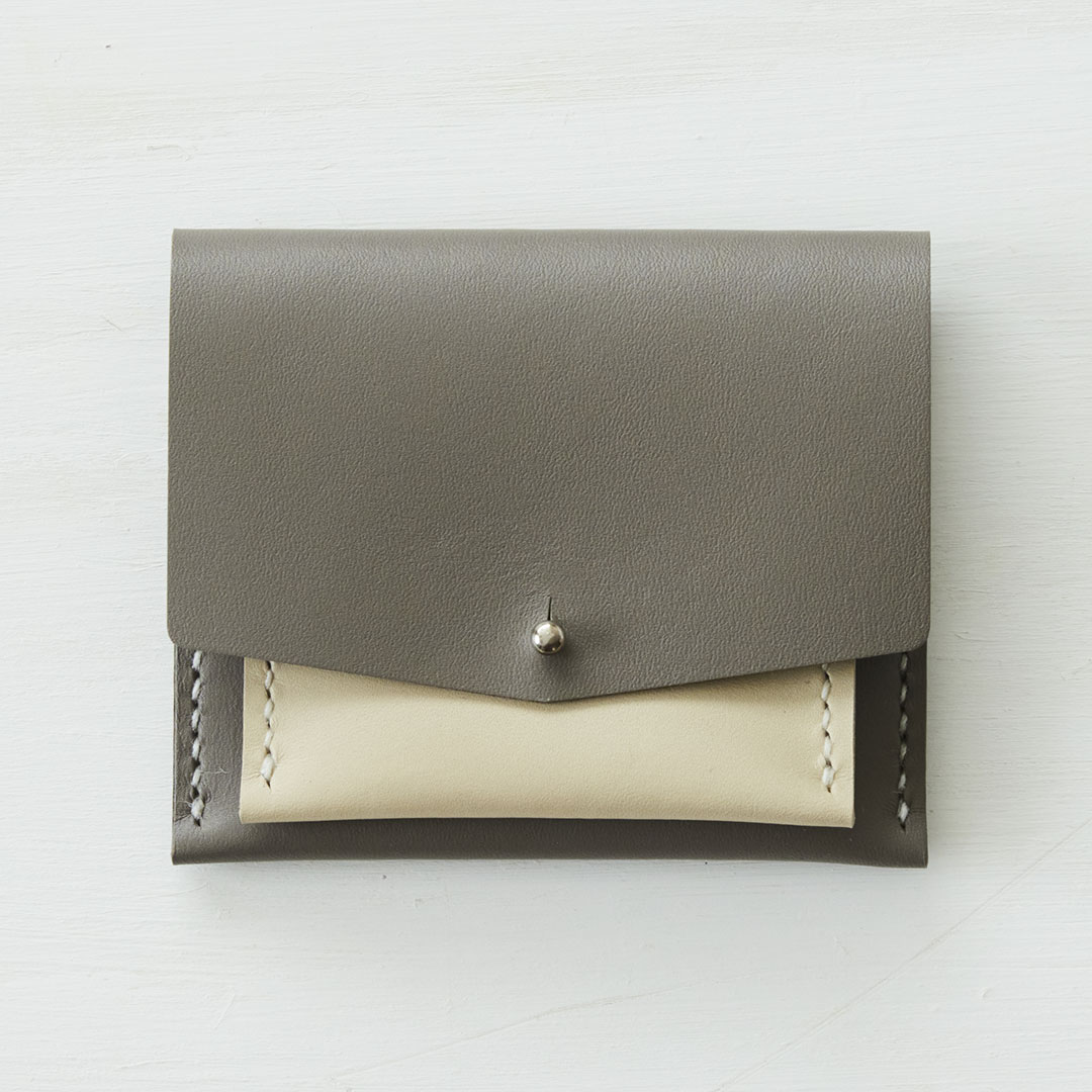 .URUKUSTさんの革小物【ウォレット】グレー