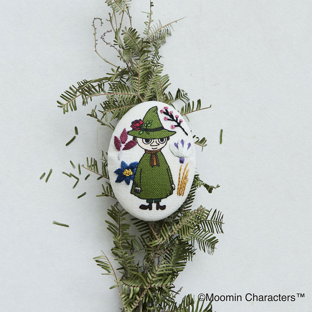 ムーミン ボタニカル刺しゅうブローチ〈スナフキン〉