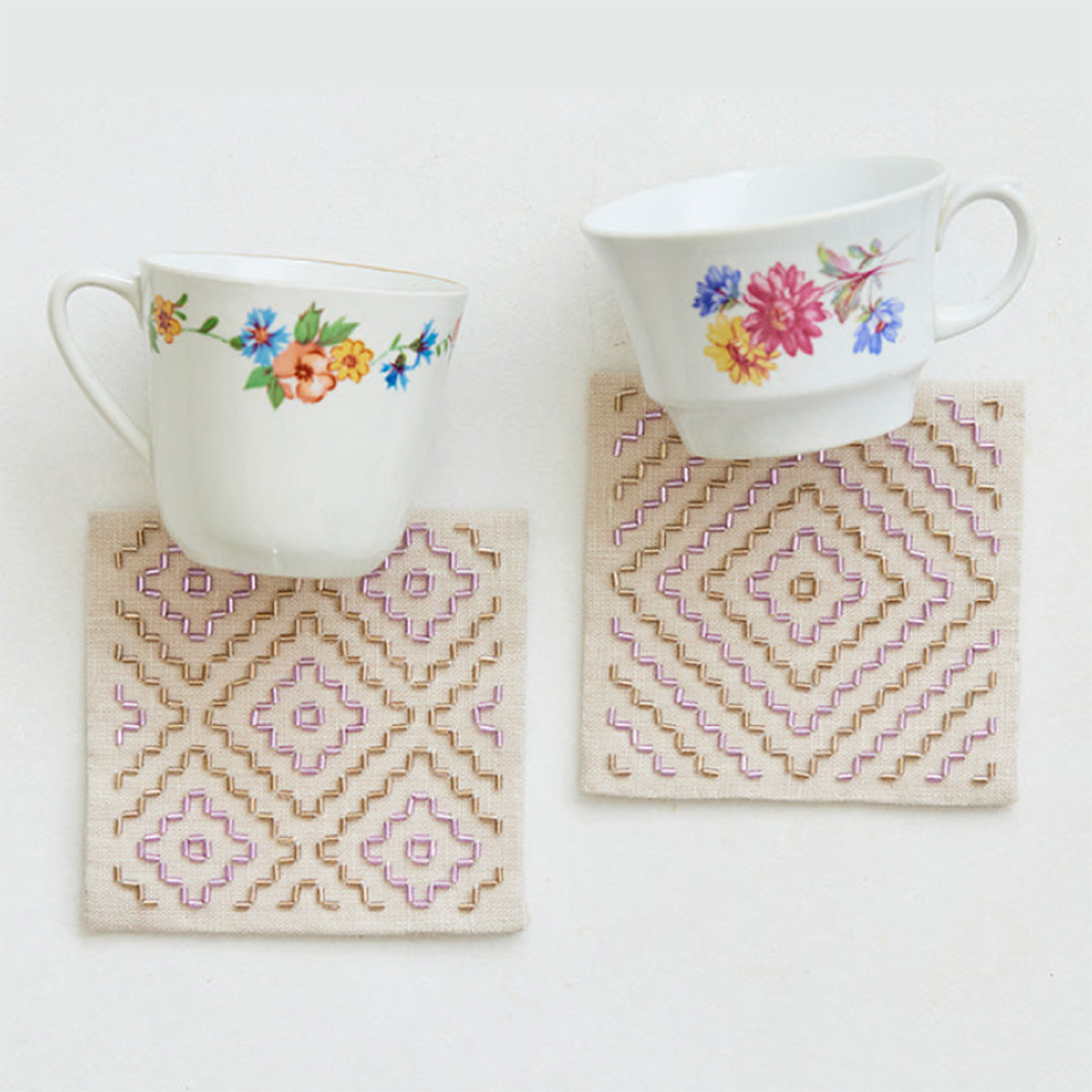 米永真由美さんのビーズ刺し子 コースター2種「柿の花」