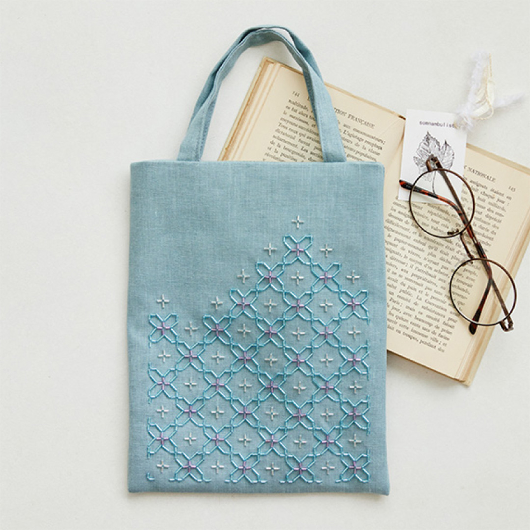 米永真由美さんのビーズ刺し子 ミニトートバッグ「十字花刺し」