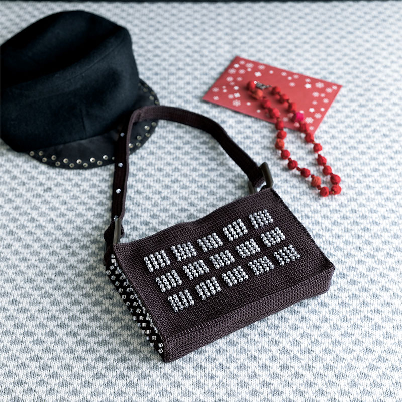 〈レシピ〉黒のビーズ編みのバッグ