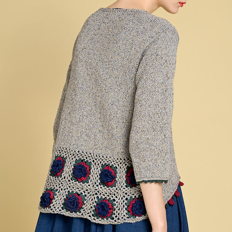 〈レシピ〉後ろ裾にモチーフを入れたプルオーバー