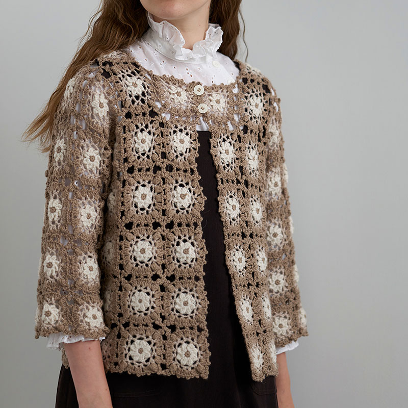 〈レシピ〉茶系のモチーフつなぎのカーディガン