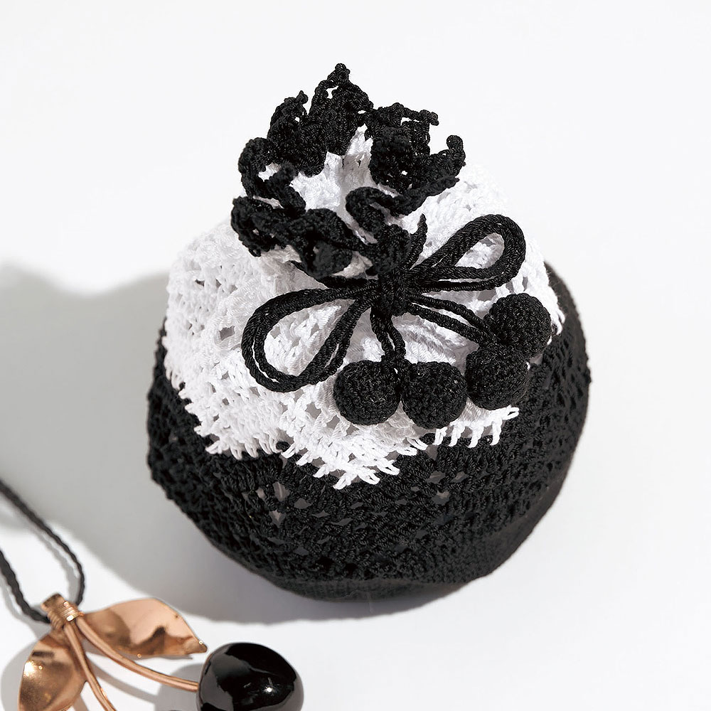 〈糸セット〉ふっくらラウンド巾着［黒×白］