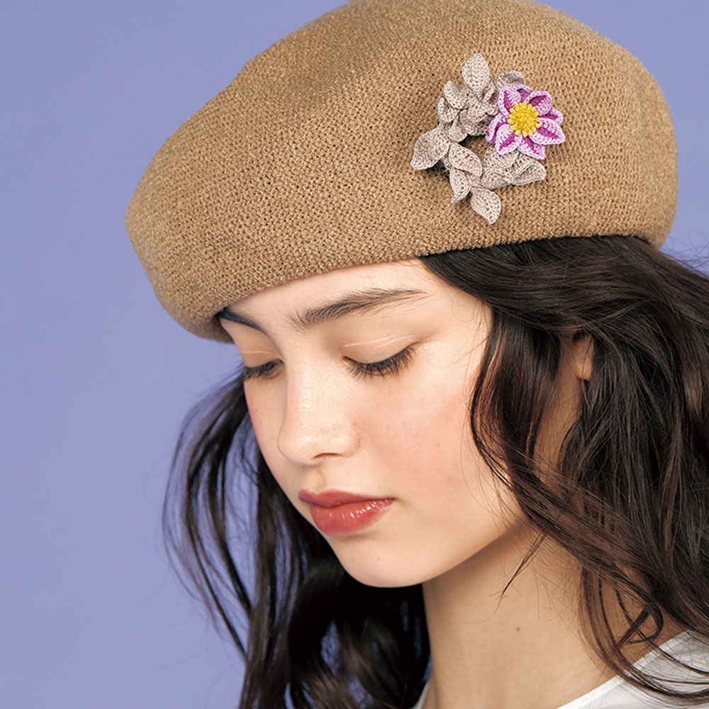 〈糸セット〉クレマチスのブローチ（上）