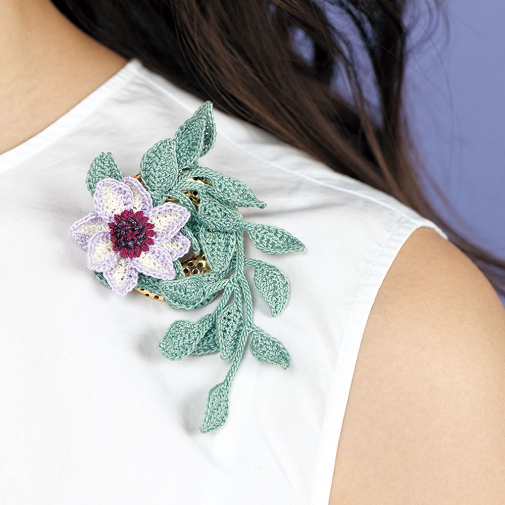 〈糸セット〉クレマチスのブローチ（下）