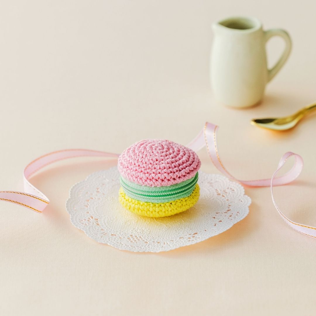 刺しゅう糸で編むちいさなポーチ カラフルマカロン