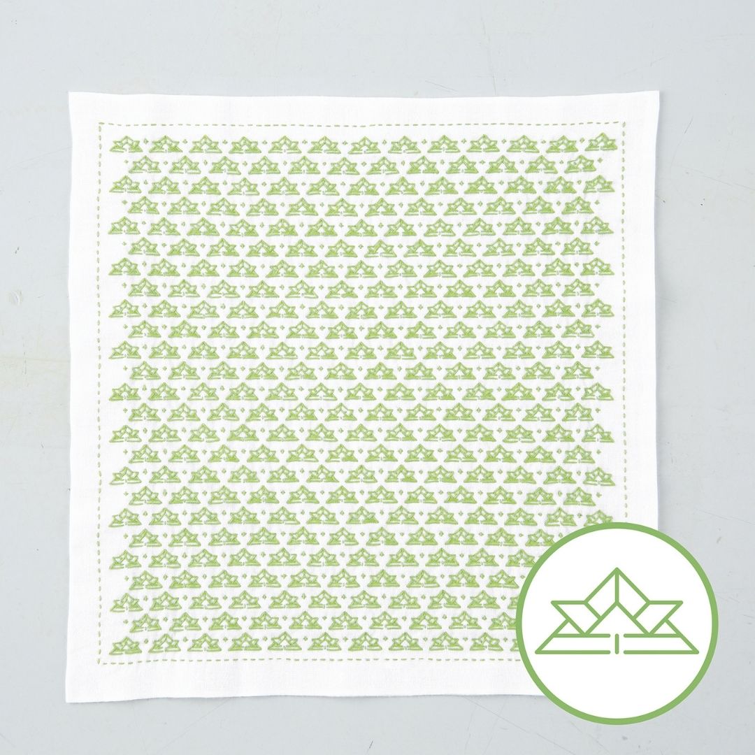 一目刺しの花ふきん 折り紙（兜）