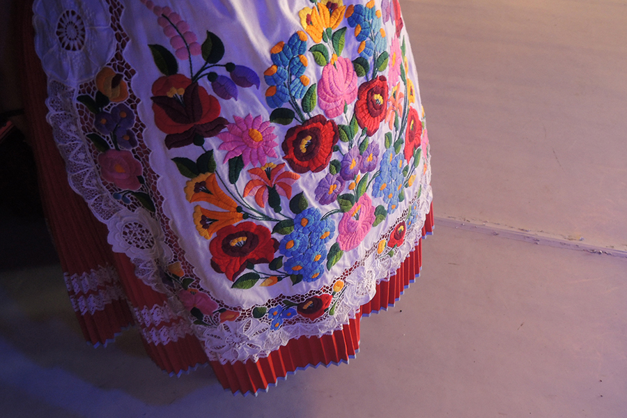 ハンガリー カロチャ刺繍 エプロン フォークダンス衣装 伝統工芸品 花柄 ハンガリー カロチャ刺繍 エプロン フォークダンス衣装 伝統工芸