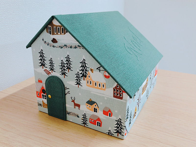 瀧澤直美の素敵なカルトナージュ クリスマス1dayレッスン「横長のおうち型ボックス～内箱つき～」