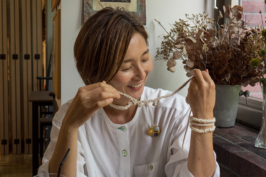 鎖編みはチョーカーやブレスレットに