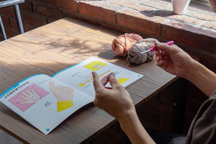 第3回 編み物初心者のコピーライターが、かぎ針をはじめて手にして見つけた“ゆっくり進む豊かさ”。