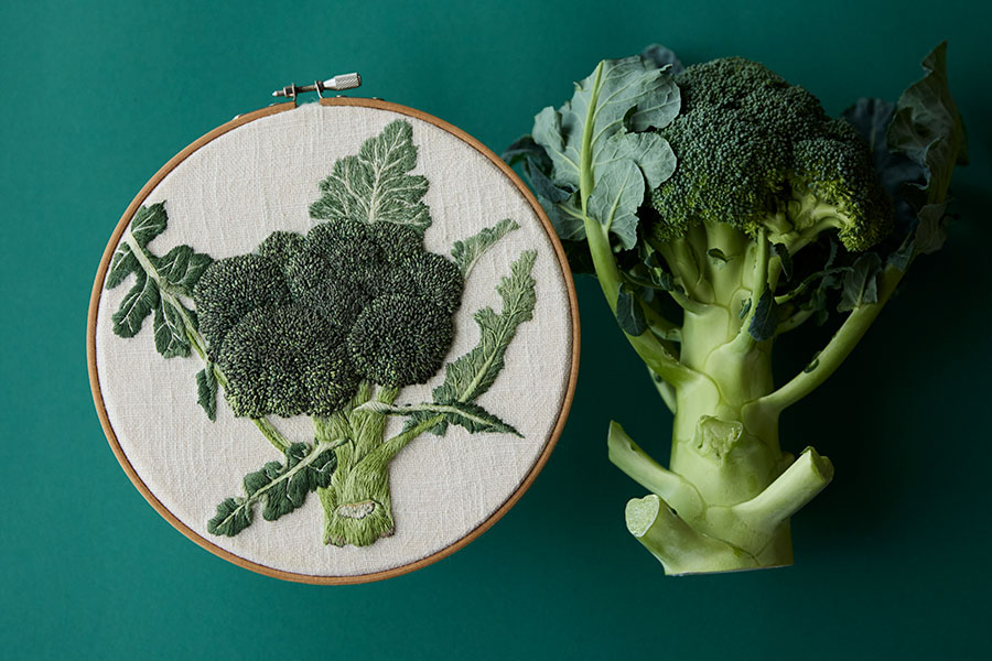 【6/16発売】本物そっくり。刺繍糸から生まれる瑞々しい野菜たち『野菜刺繍の愉しみ』- 幸池典子