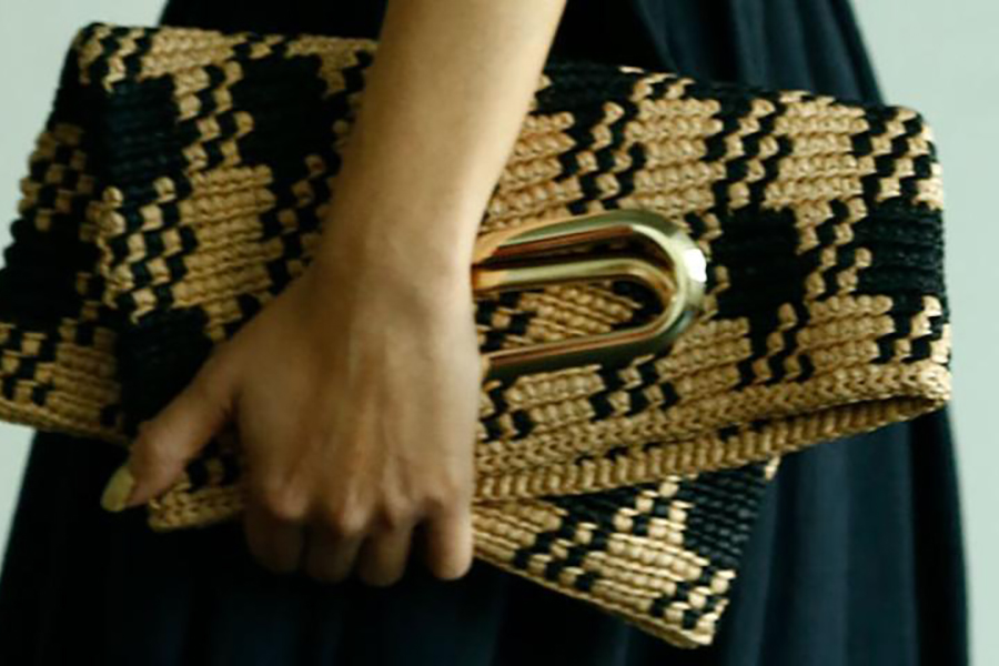 そろそろ春夏物のバッグが気になる季節になりました。