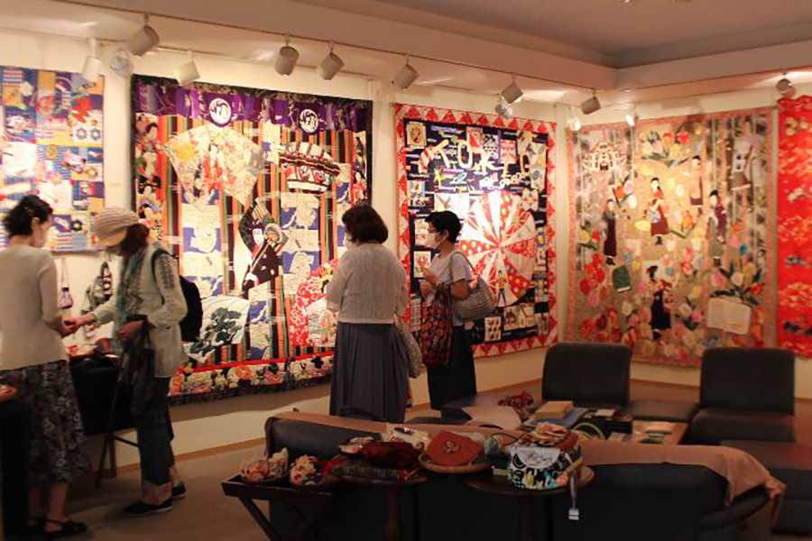 多田紀子さん個展「絹のささやき」