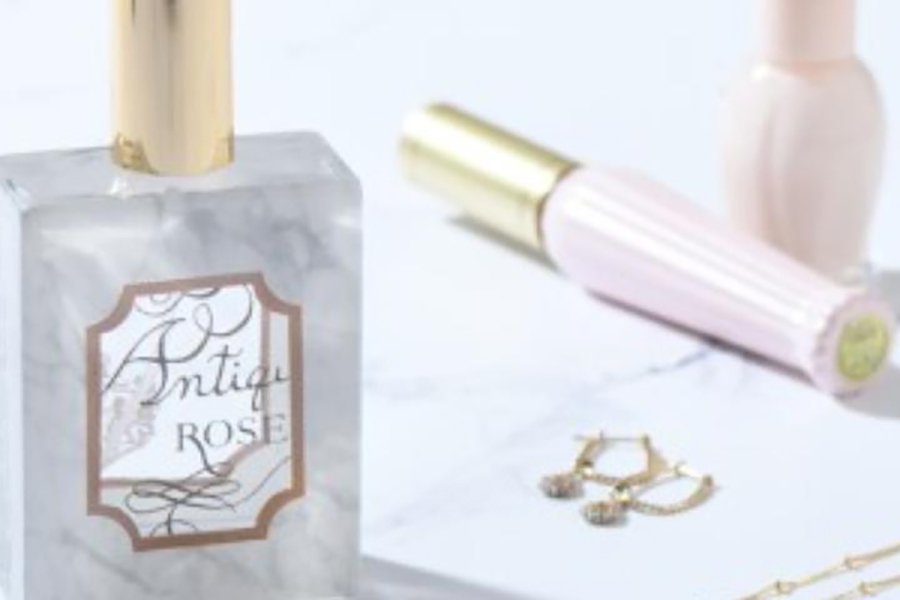 ガラスの絵付けを楽しむ