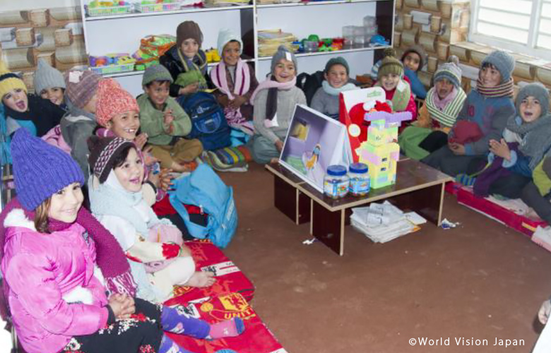世界の子どもたちへ編み物作品を贈ろうプロジェクト アフガニスタンのストリート・チルドレンの子どもたちへの配布─2018年11月─