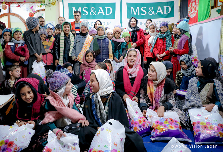 世界の子どもたちへ編み物作品を贈ろうプロジェクト アフガニスタンのストリート・チルドレンの子どもたちへの配布─2019年12月─