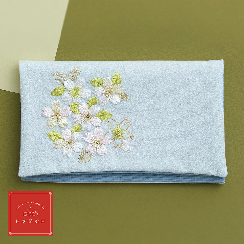 日本刺繍 桜のポーチ